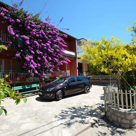 In Starigrad-paklenica 6819 Apartment *